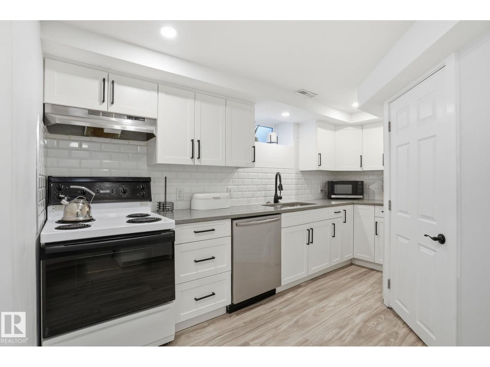 15702 86 AV NW, Edmonton