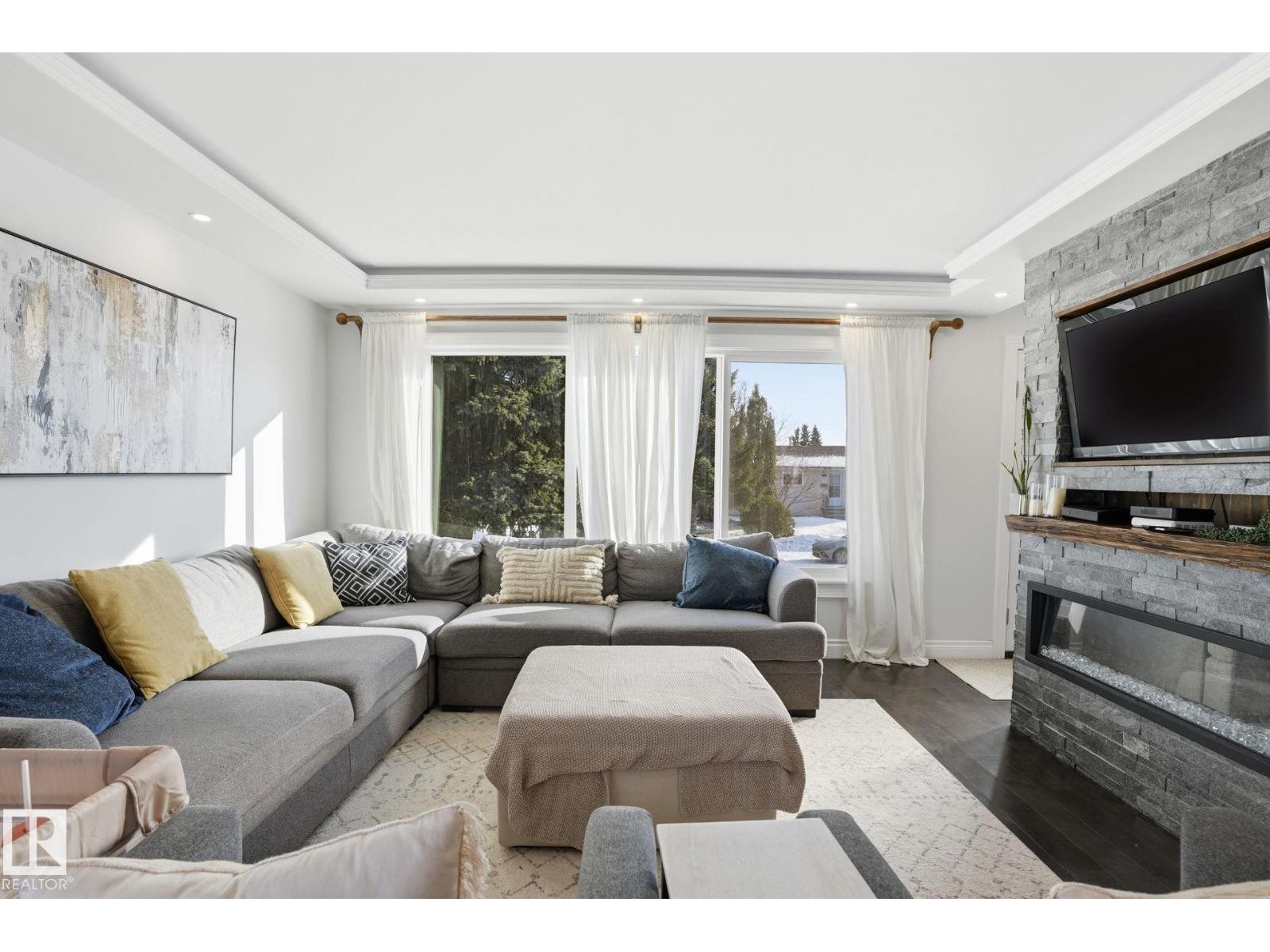 15702 86 AV NW, Edmonton