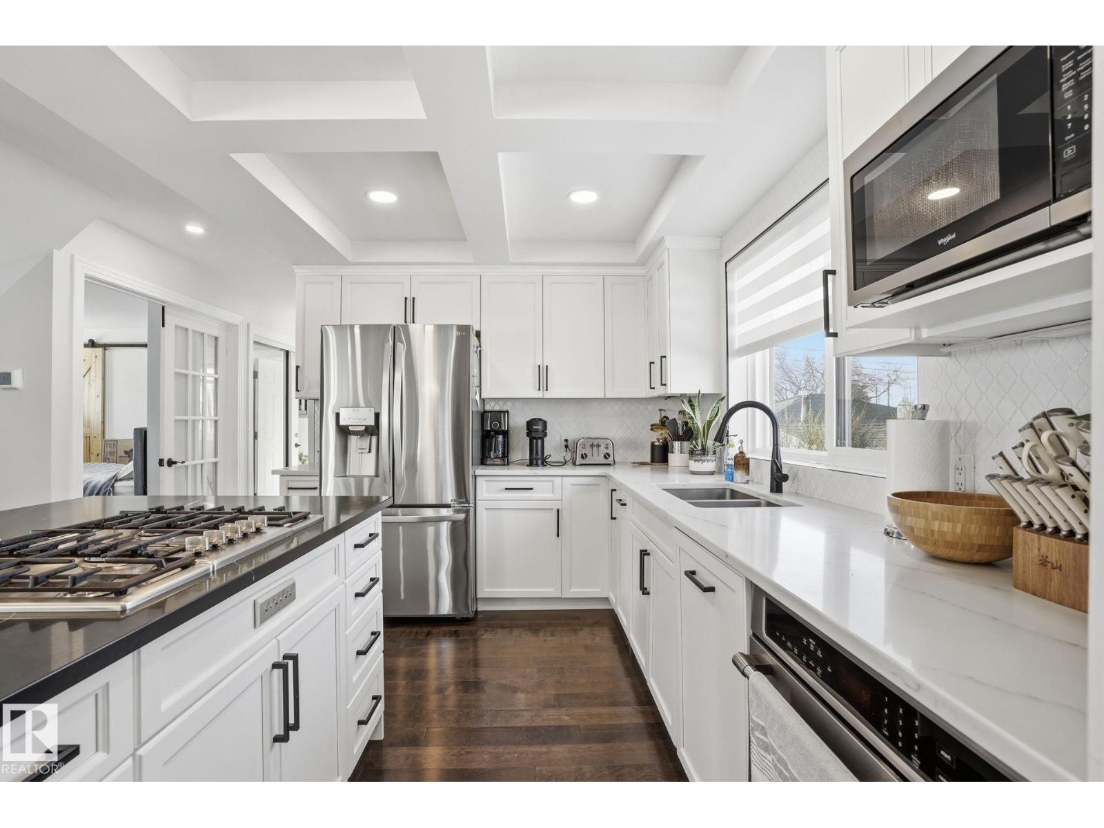 15702 86 AV NW, Edmonton