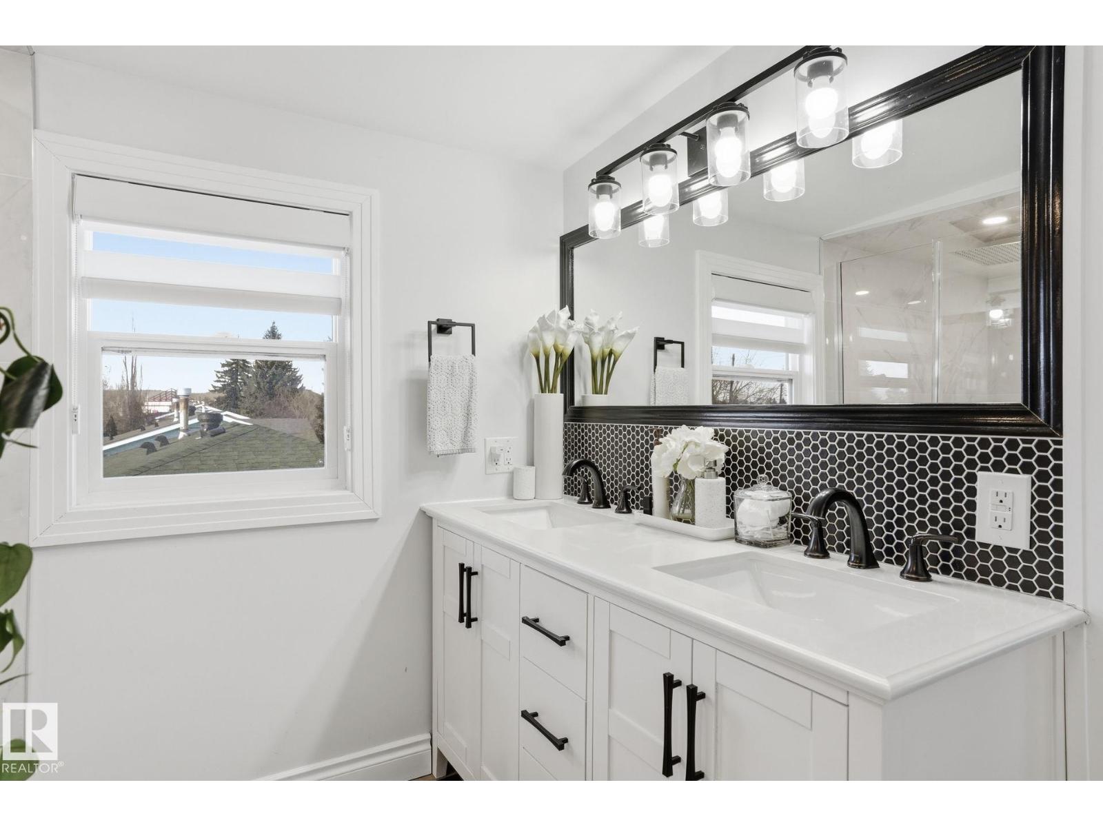 15702 86 AV NW, Edmonton