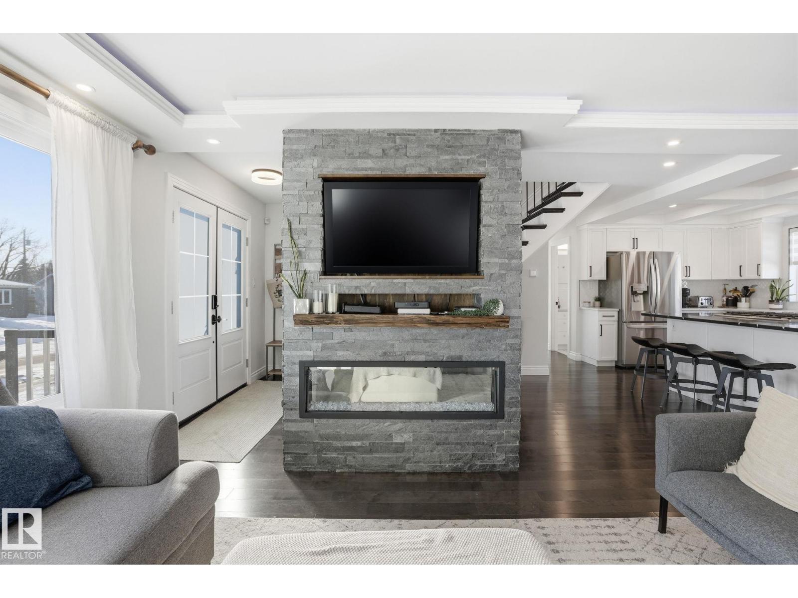 15702 86 AV NW, Edmonton