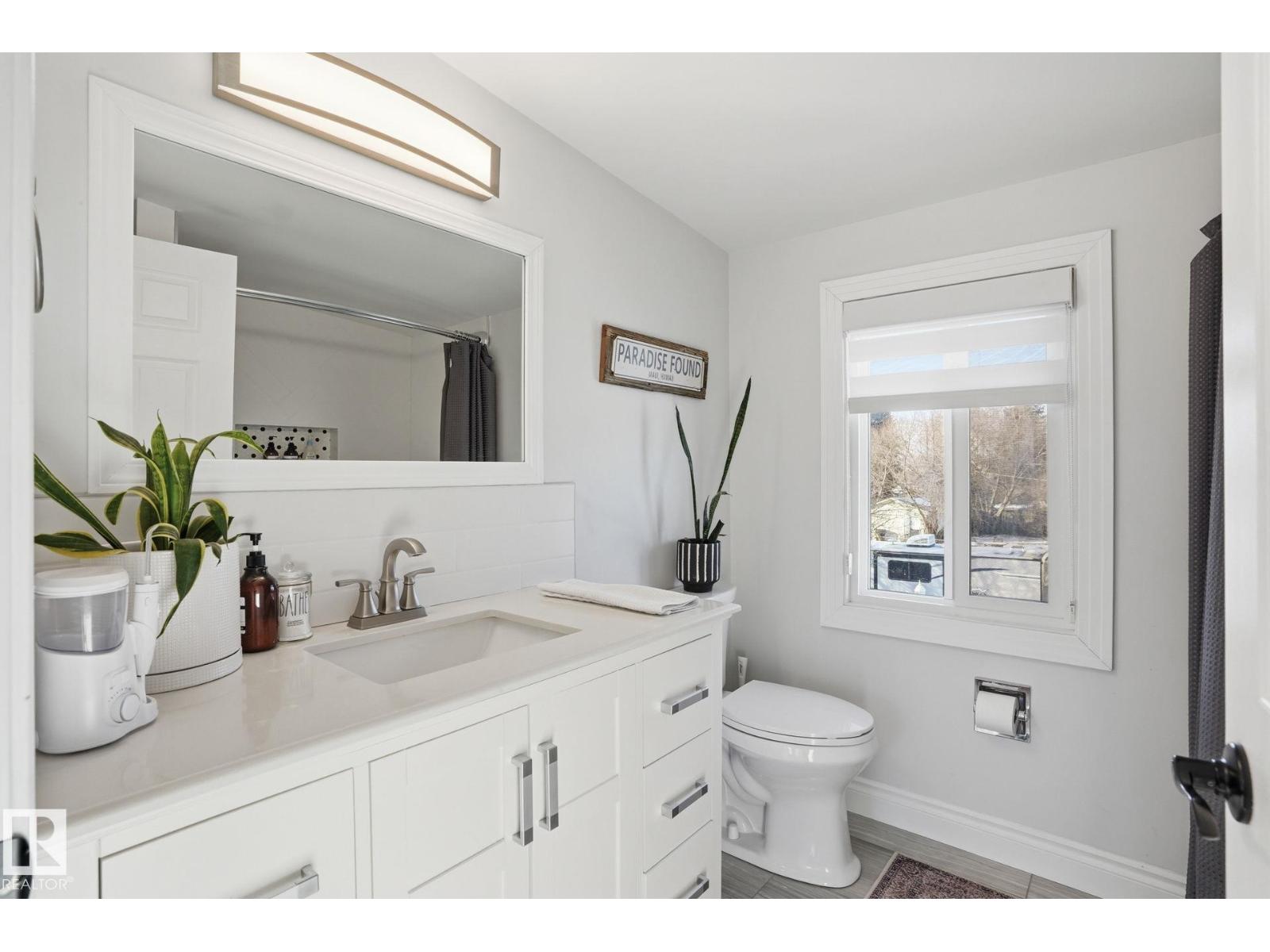 15702 86 AV NW, Edmonton