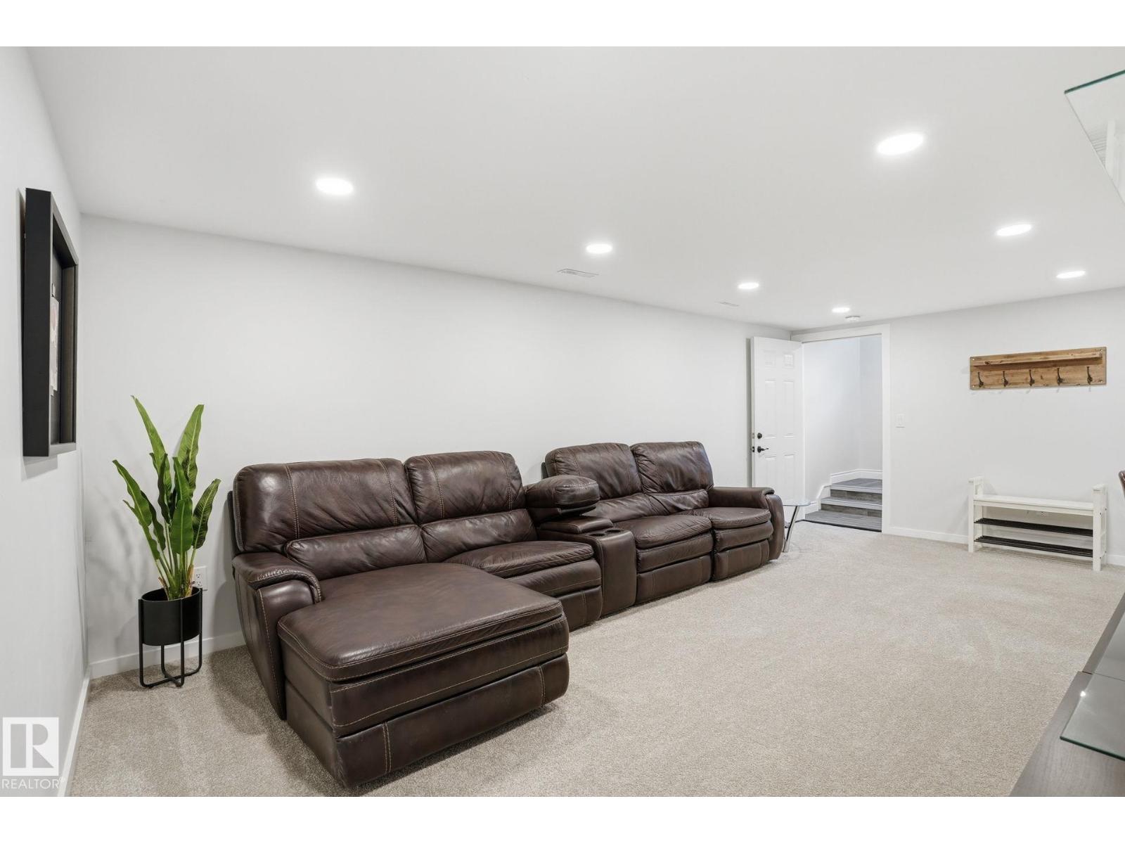 15702 86 AV NW, Edmonton