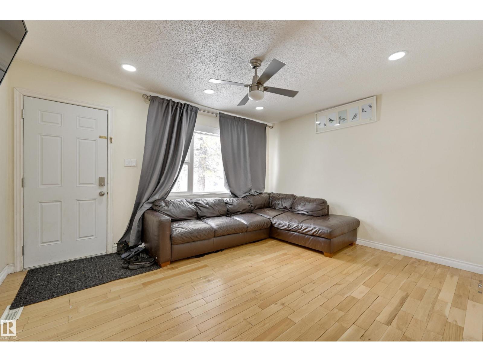 7449 83 AV NW, Edmonton