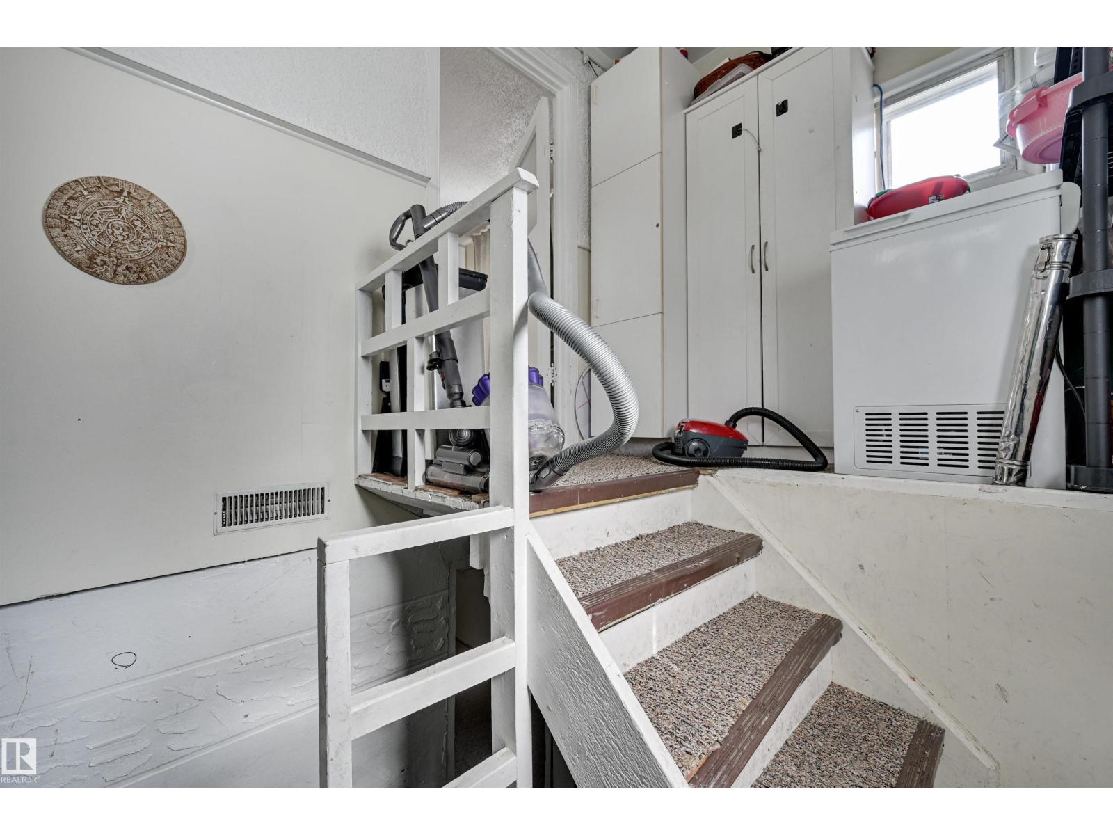 7449 83 AV NW, Edmonton