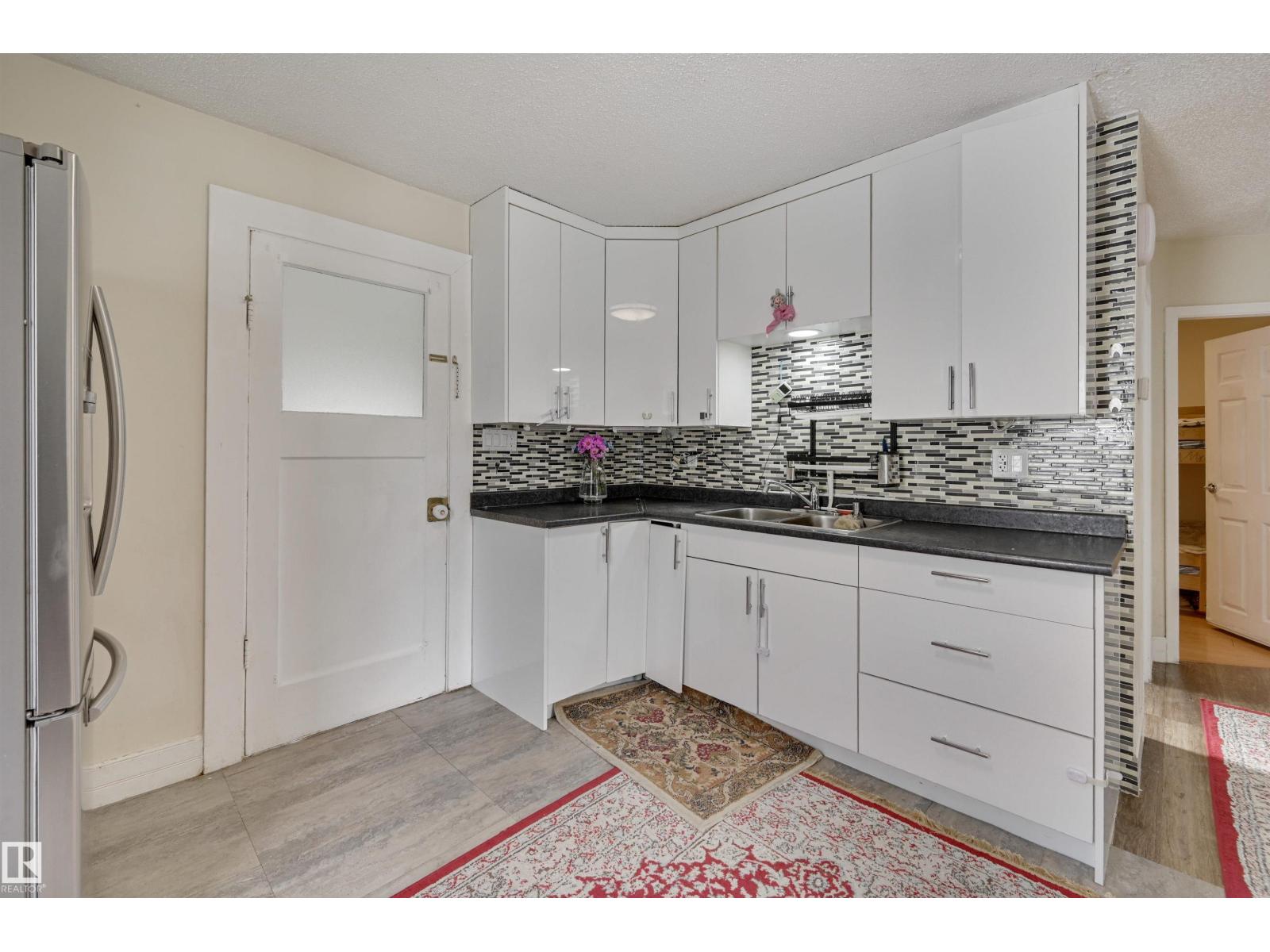 7449 83 AV NW, Edmonton