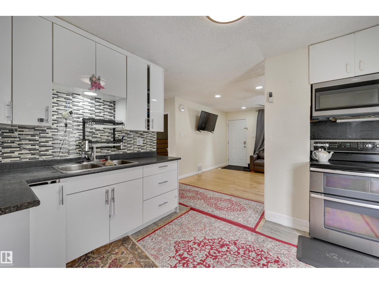 7449 83 AV NW, Edmonton