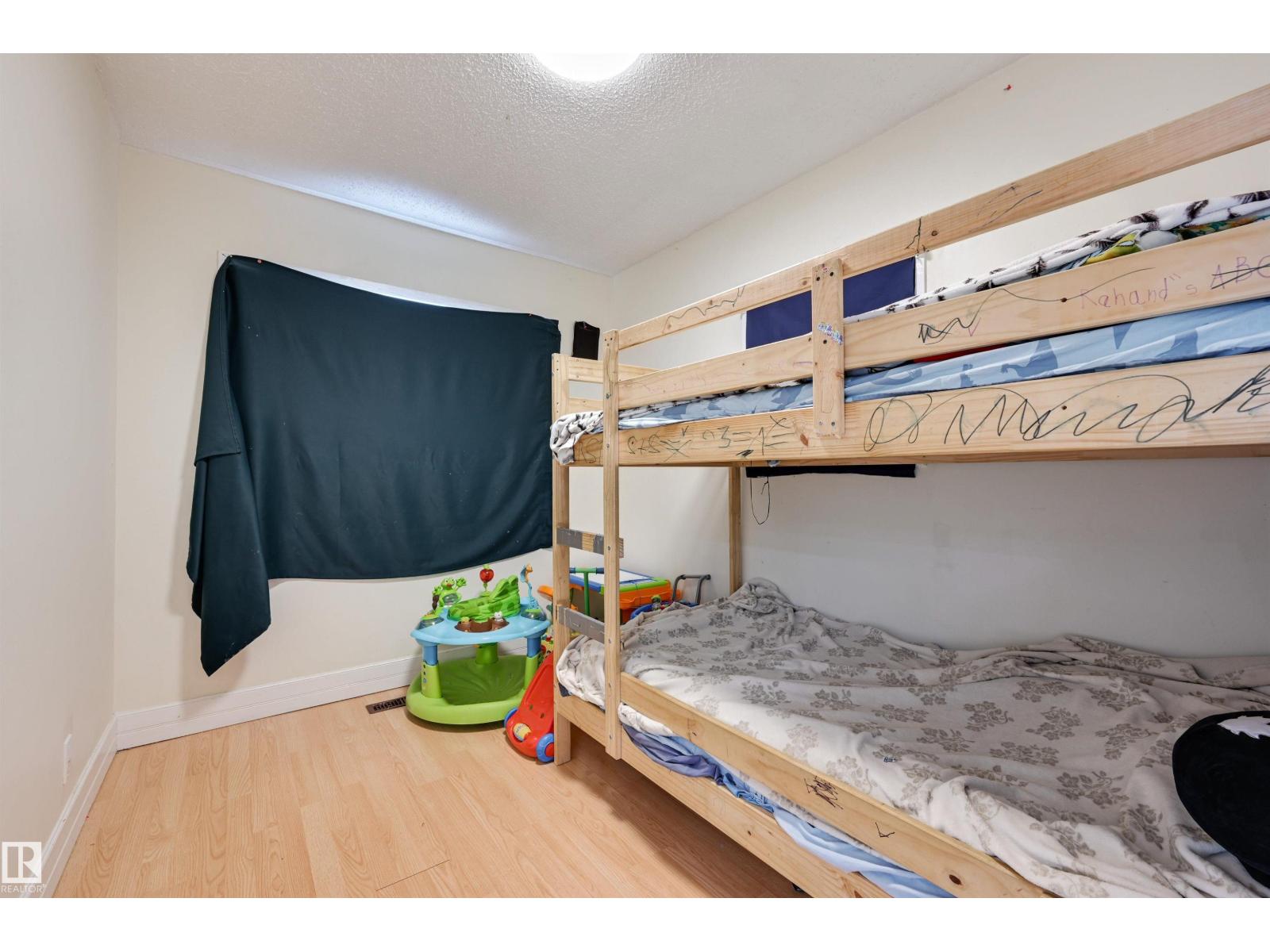 7449 83 AV NW, Edmonton