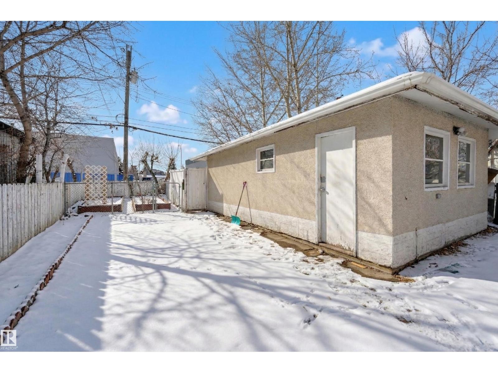 7449 83 AV NW, Edmonton