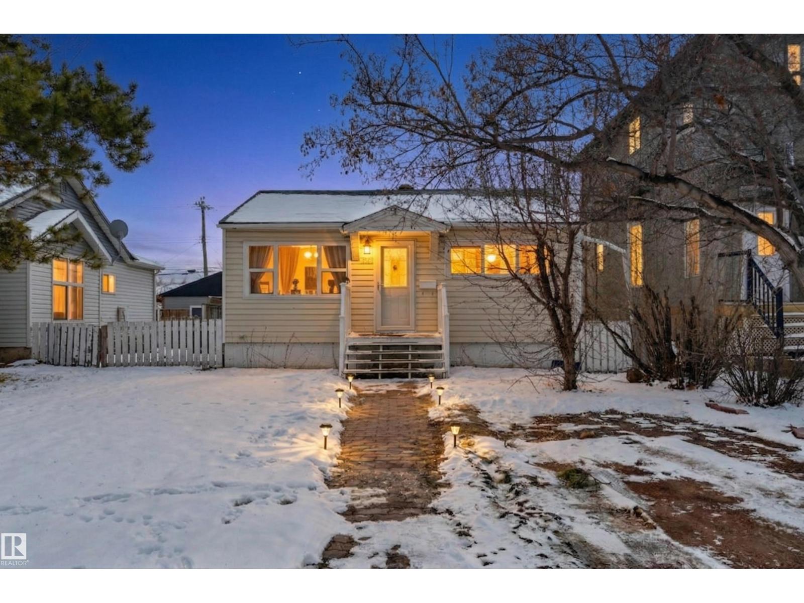 7449 83 AV NW, Edmonton