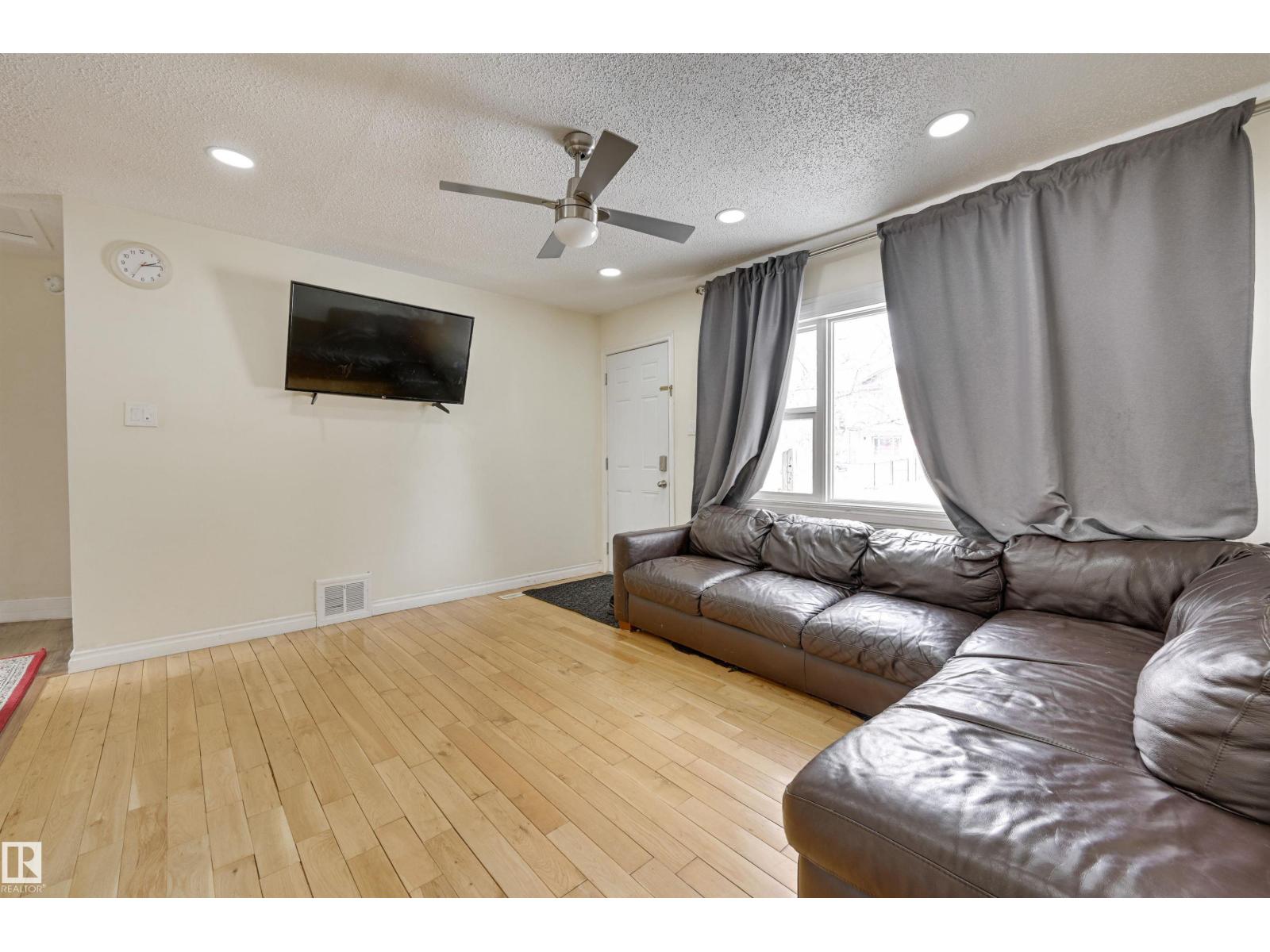 7449 83 AV NW, Edmonton