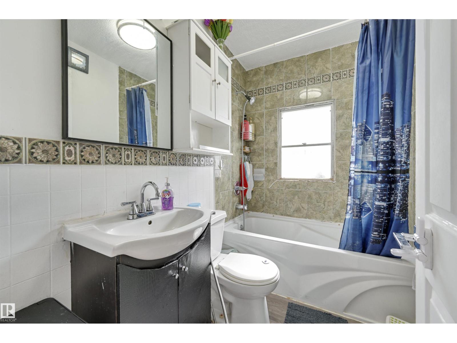 7449 83 AV NW, Edmonton