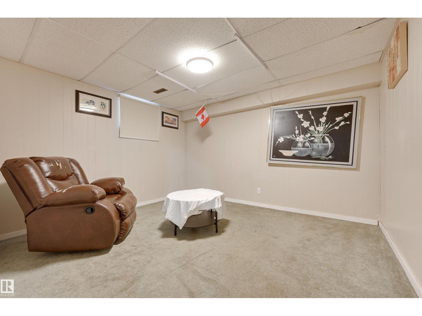 7449 83 AV NW, Edmonton