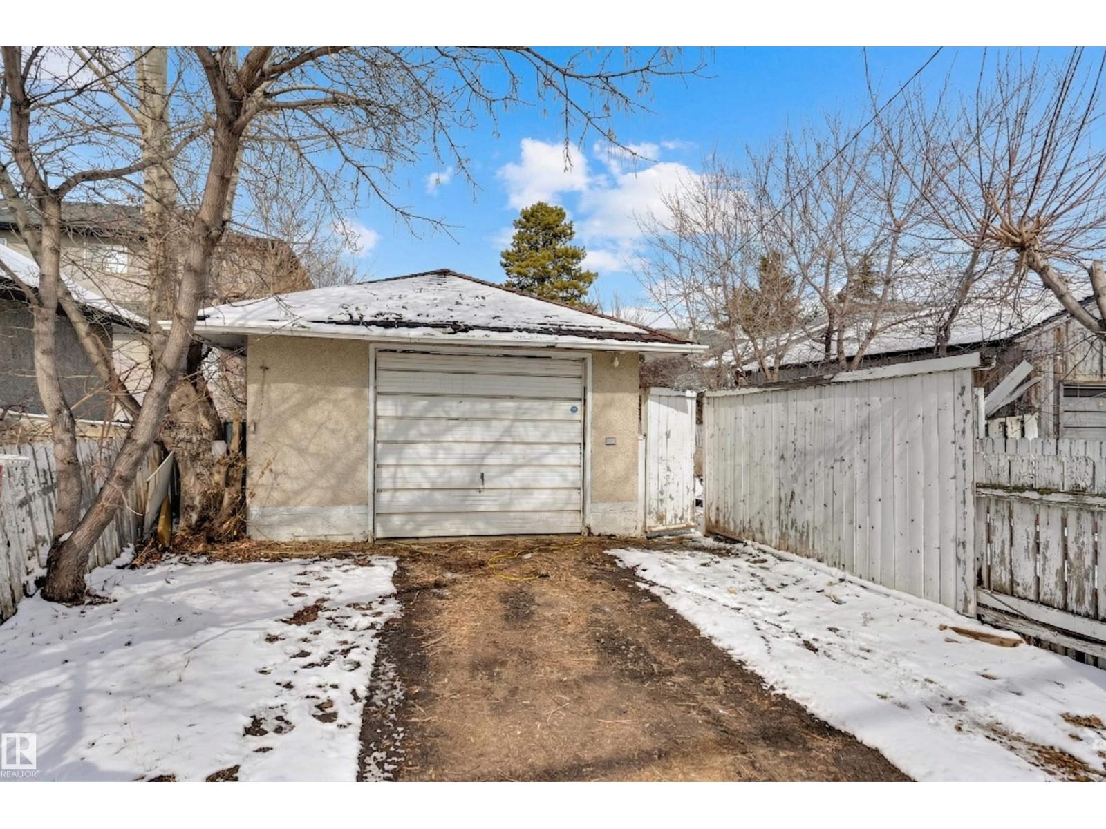 7449 83 AV NW, Edmonton