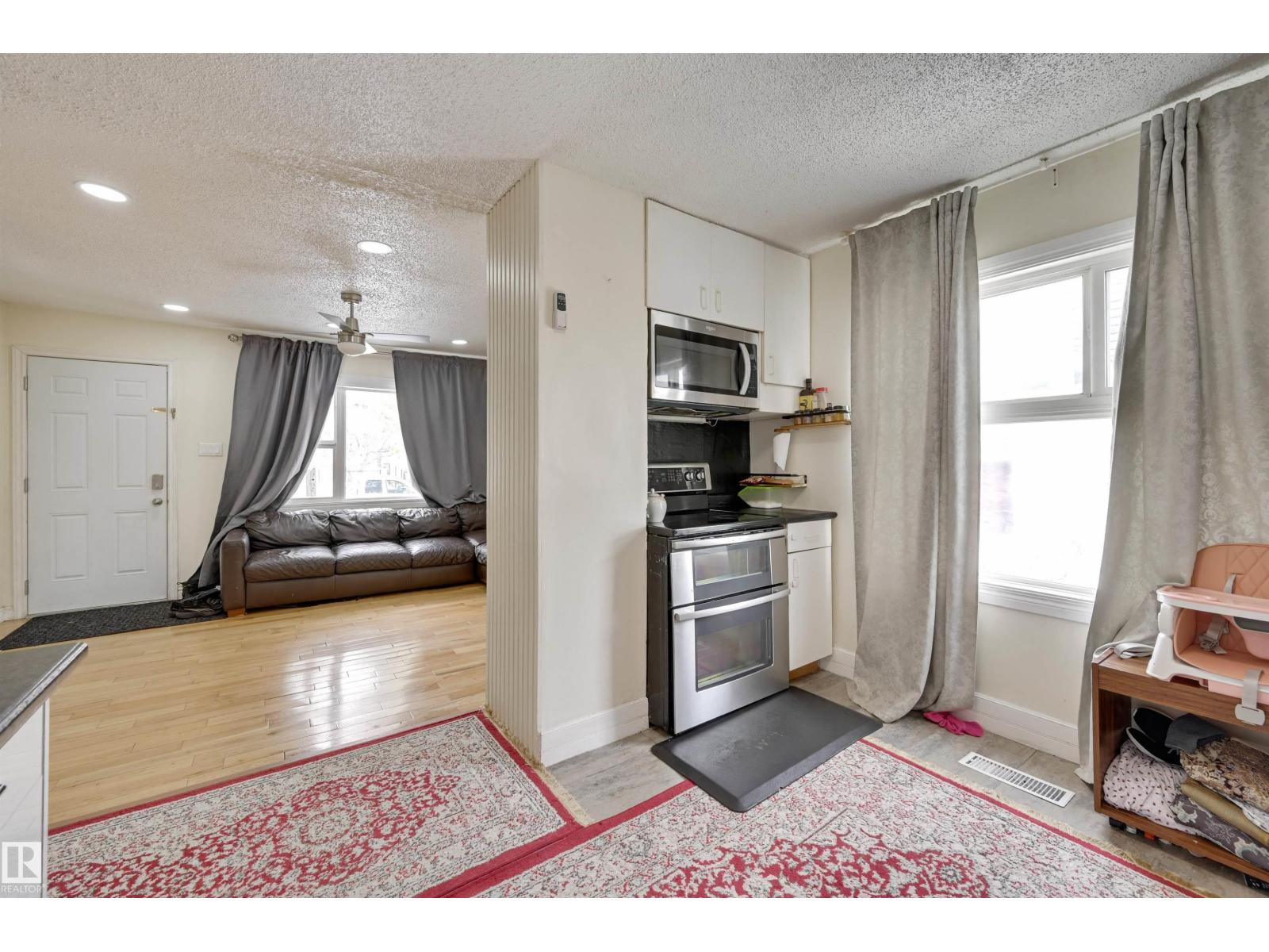 7449 83 AV NW, Edmonton