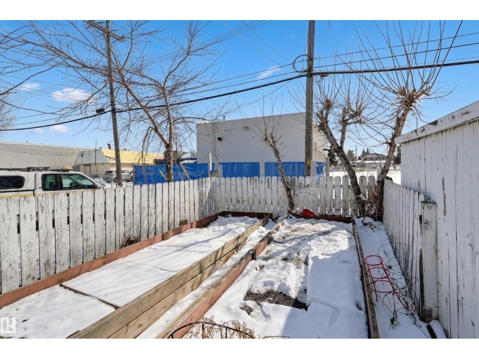 7449 83 AV NW, Edmonton