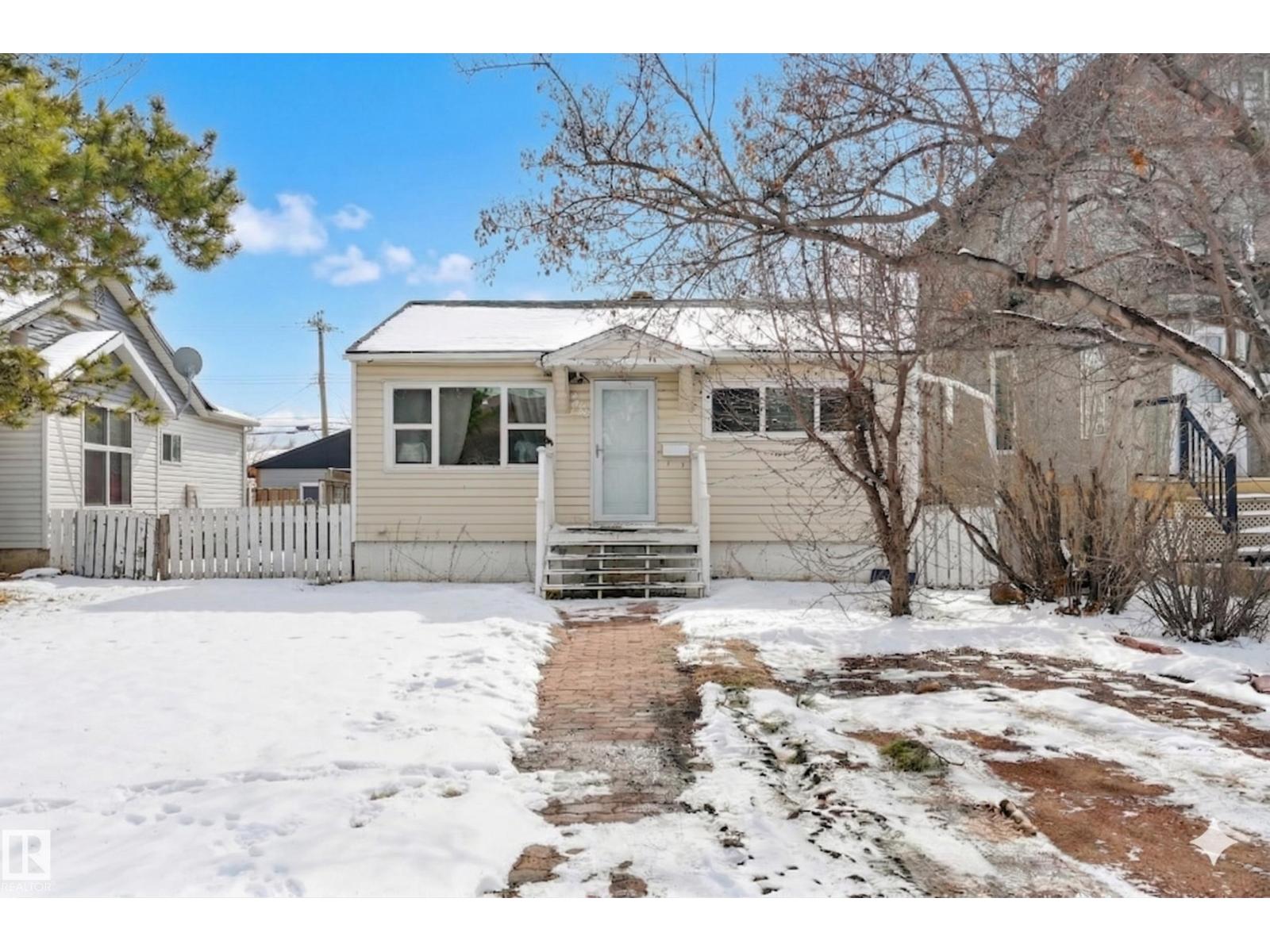 7449 83 AV NW, Edmonton