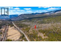 7904 Highway 3, Yahk, BC V0B2P0 Photo 13