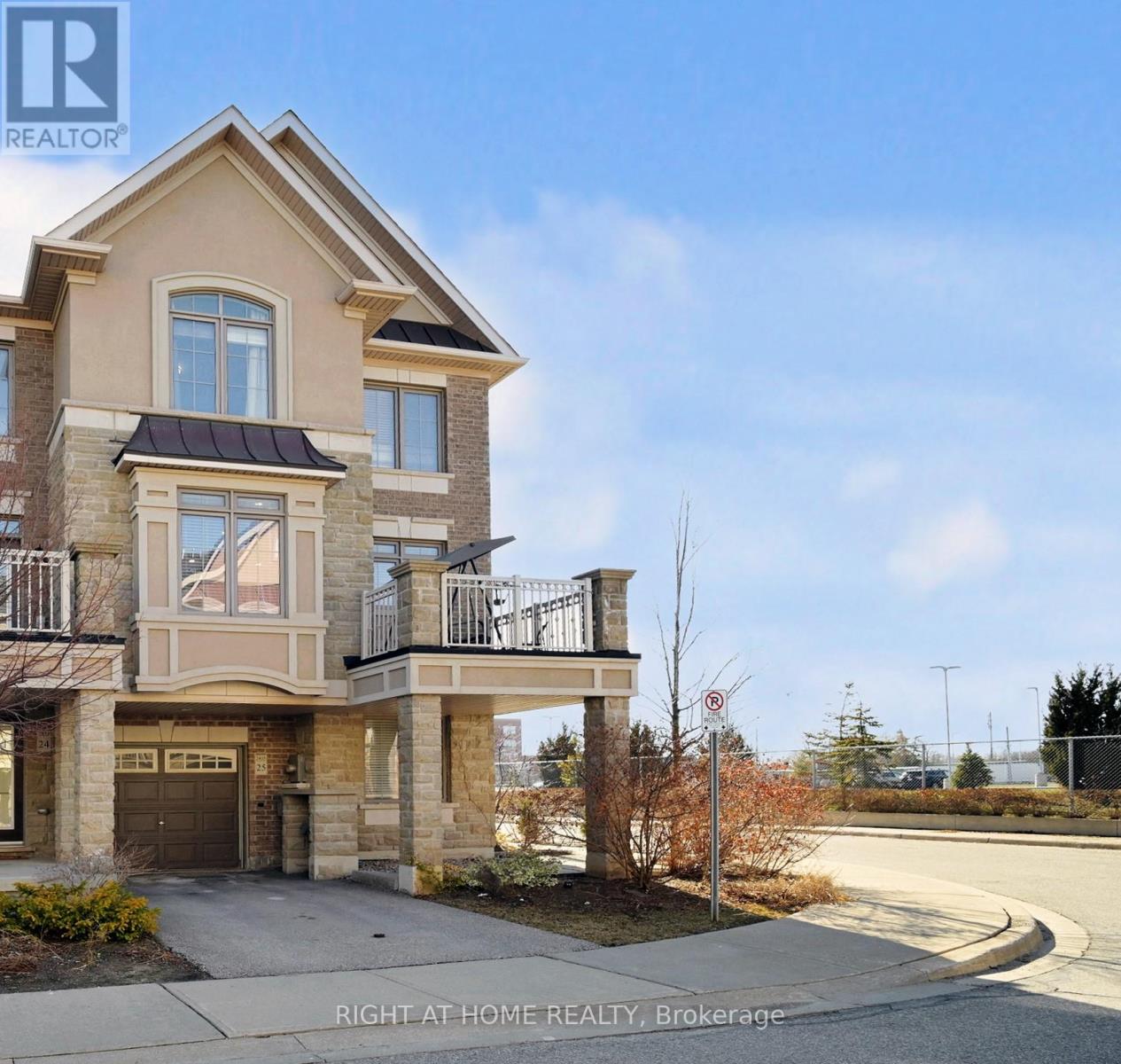 25 - 2435 GREENWICH DR DRIVE