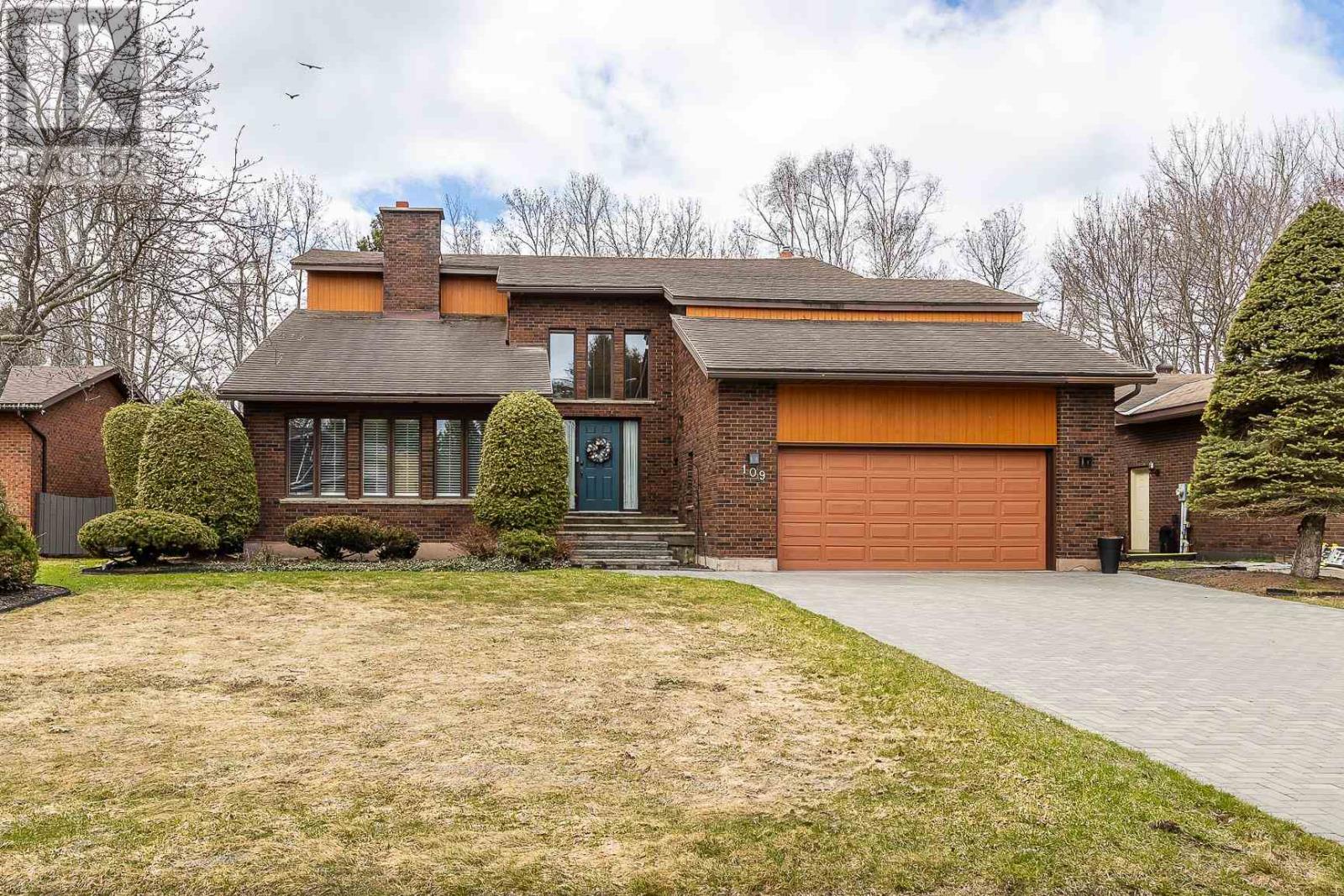 109 Greenview Lane, Sault Ste. Marie, Ontario