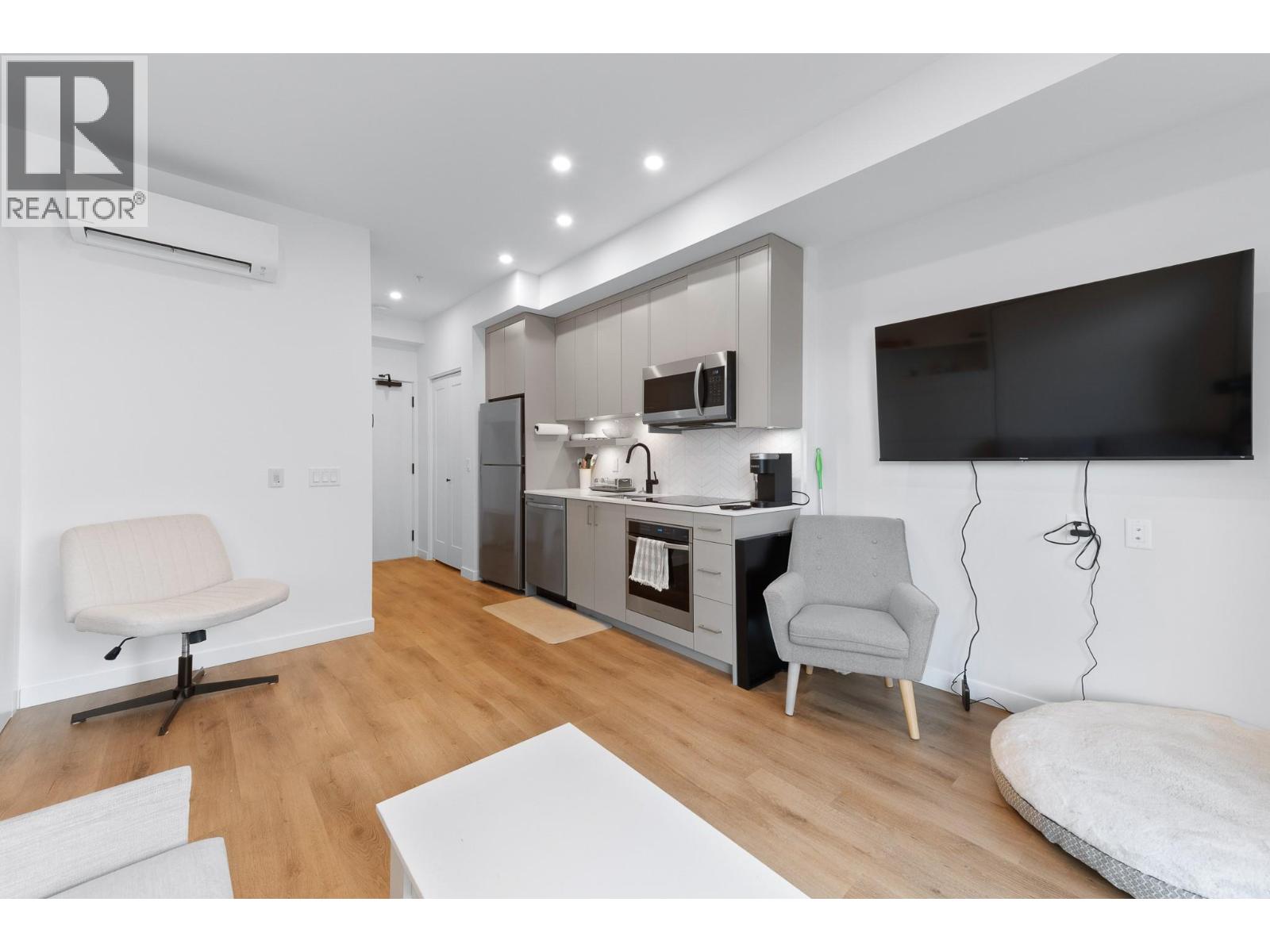 #306 1274 Devonshire Avenue - 1