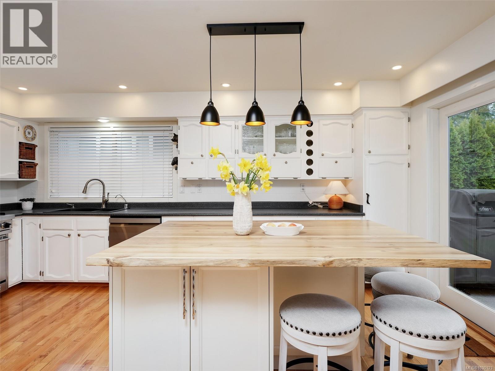 1016 Clarke Rd, Central Saanich