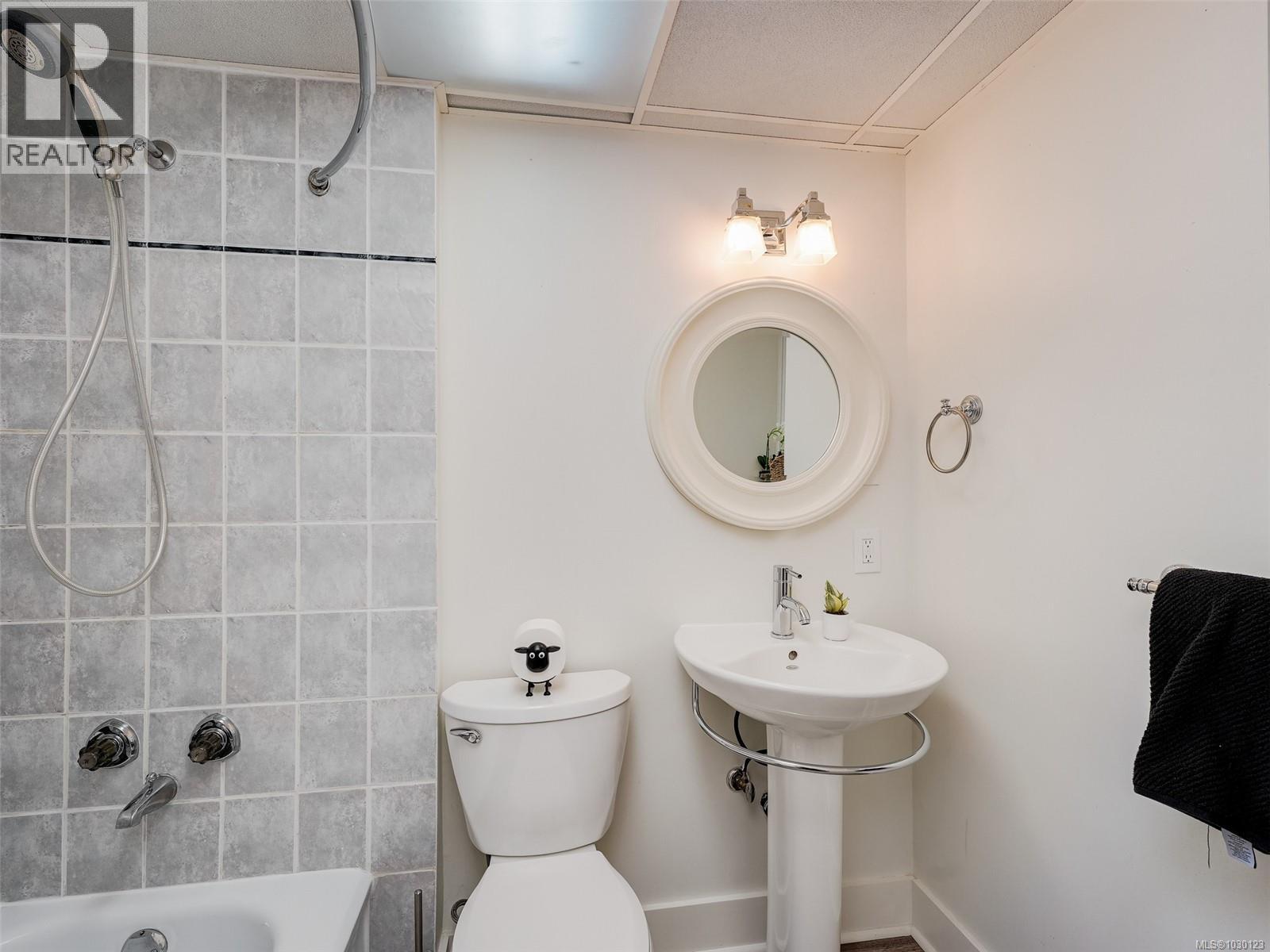 1016 Clarke Rd, Central Saanich