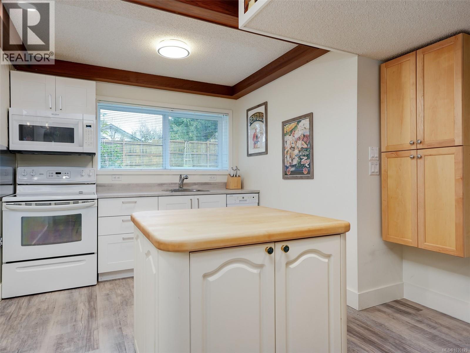 1016 Clarke Rd, Central Saanich