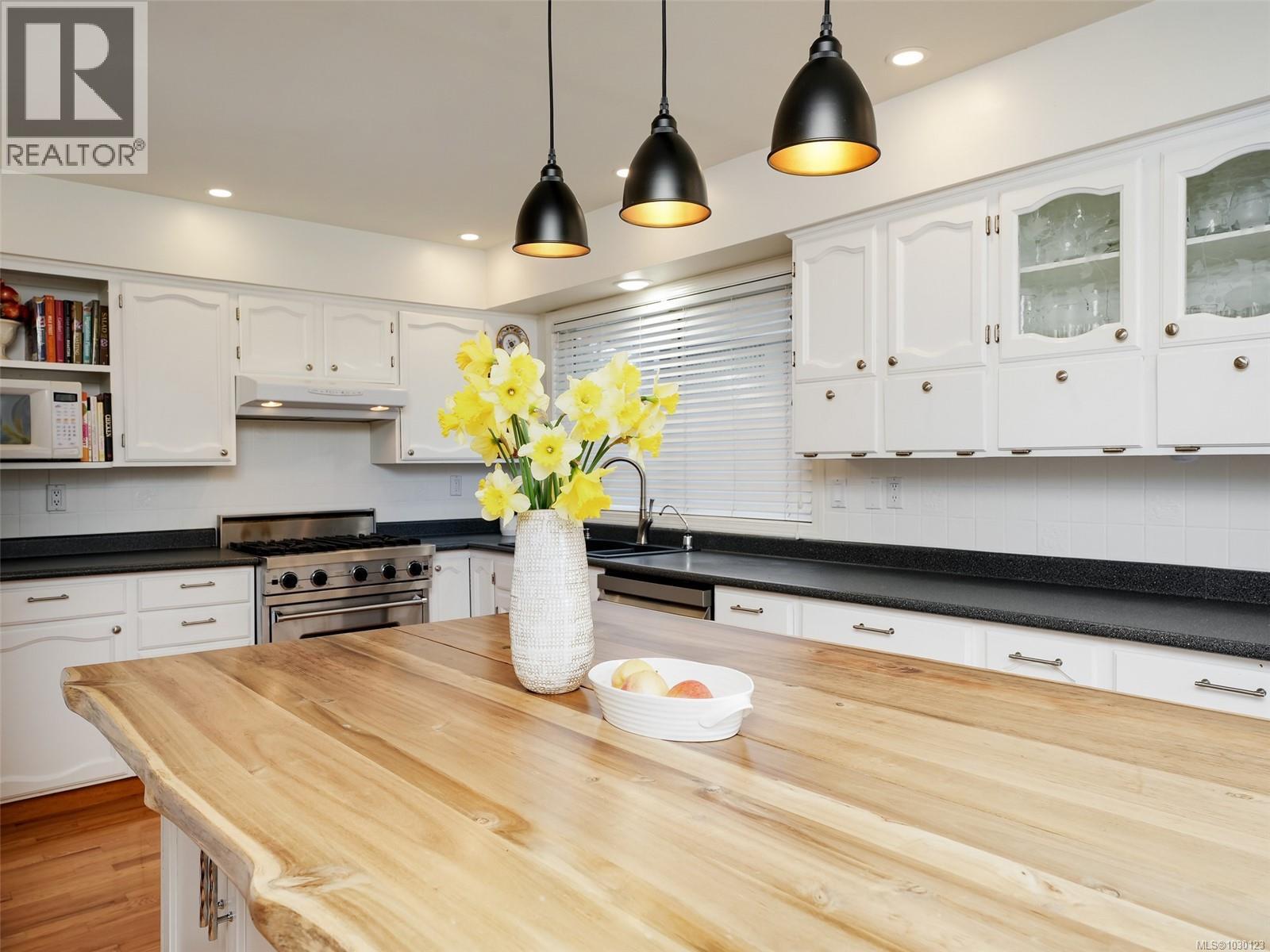 1016 Clarke Rd, Central Saanich