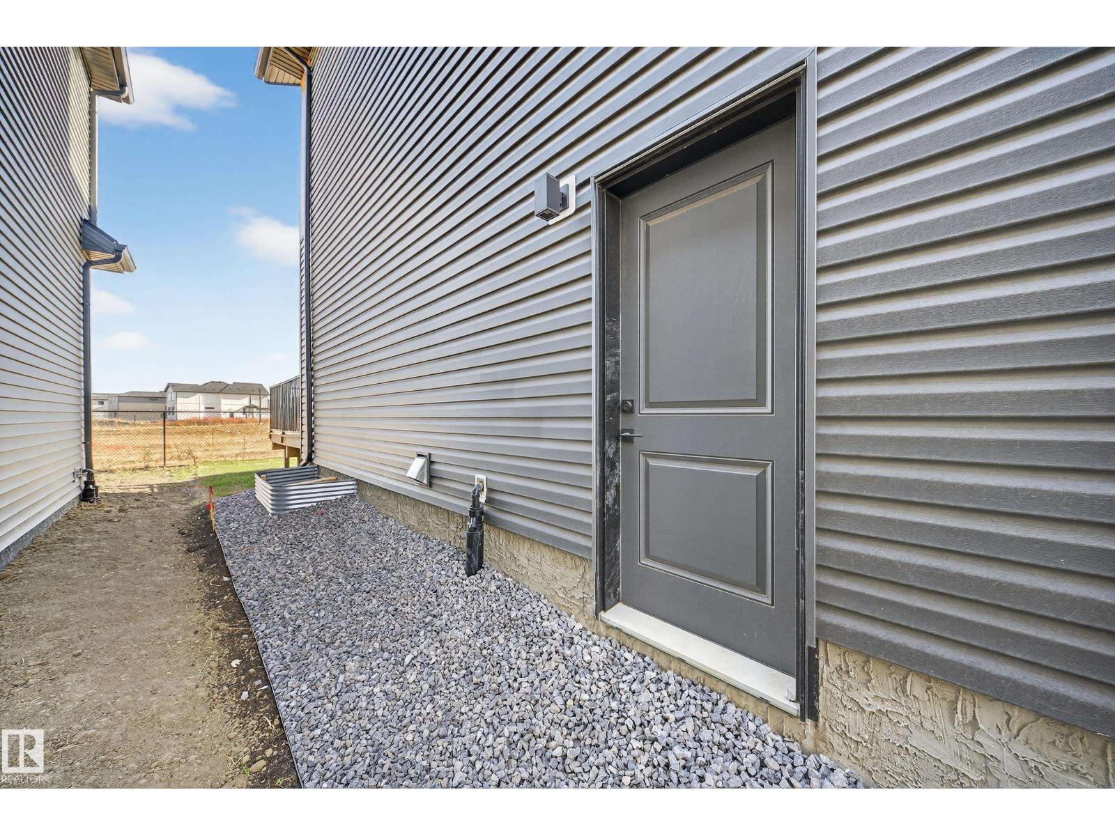 16527 3 ST NE, Edmonton