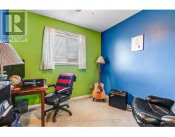 Bedroom 3 - 18 Hickory Boulevard W, Strathroy Caradoc, ON N7G4A9 Photo 10