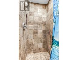 18 Hickory Boulevard W, Strathroy Caradoc, ON N7G4A9 Photo 16