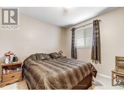 Bedroom 2 - 18 Hickory Boulevard W, Strathroy Caradoc, ON N7G4A9 Photo 9