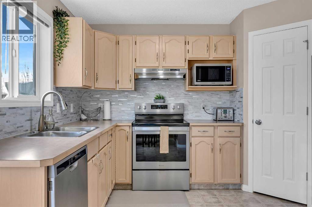 Single Family House for Sale in  Saddlemead Close NE Saddle Ridge Calgary 