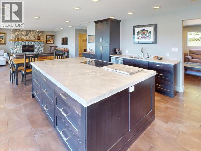 9771 VIEW ROAD, Powell River