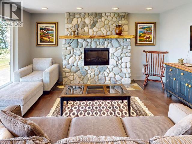 9771 VIEW ROAD, Powell River