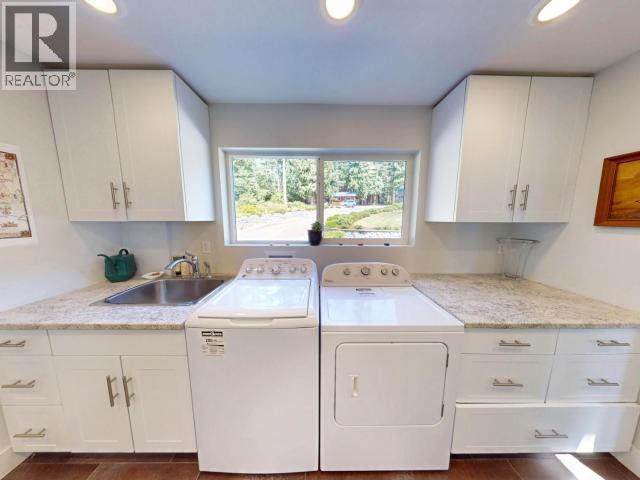 9771 VIEW ROAD, Powell River