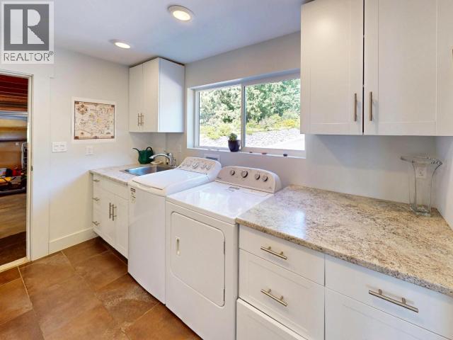 9771 VIEW ROAD, Powell River