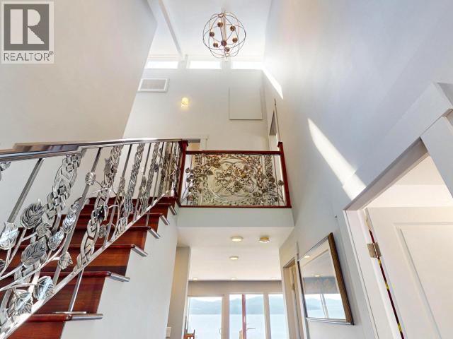 9771 VIEW ROAD, Powell River