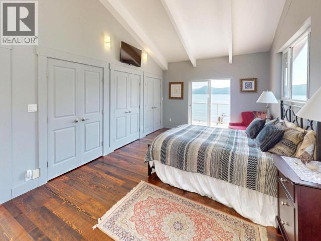 9771 VIEW ROAD, Powell River