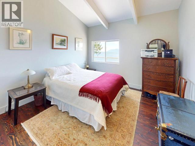 9771 VIEW ROAD, Powell River