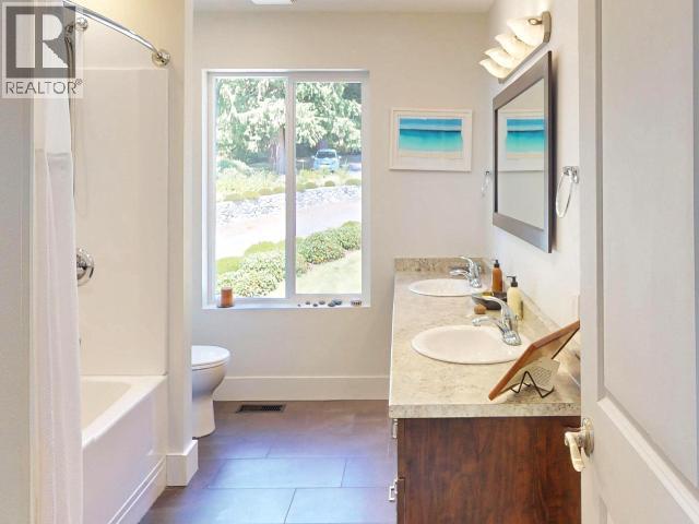 9771 VIEW ROAD, Powell River