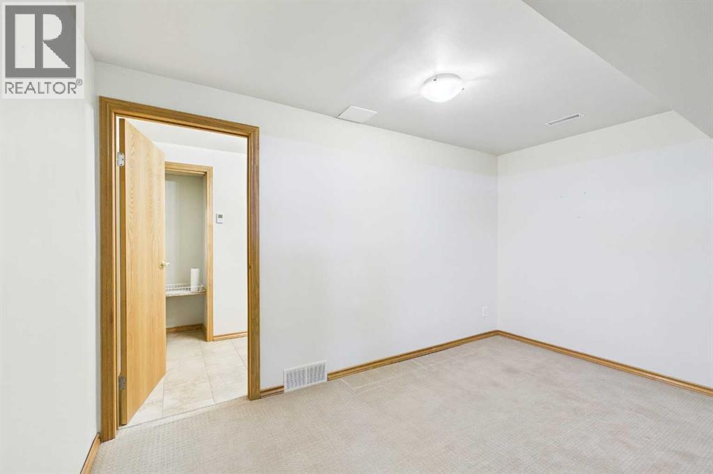 Single Family House for Sale in  Macewan Park Heights NW MacEwan Glen Calgary 