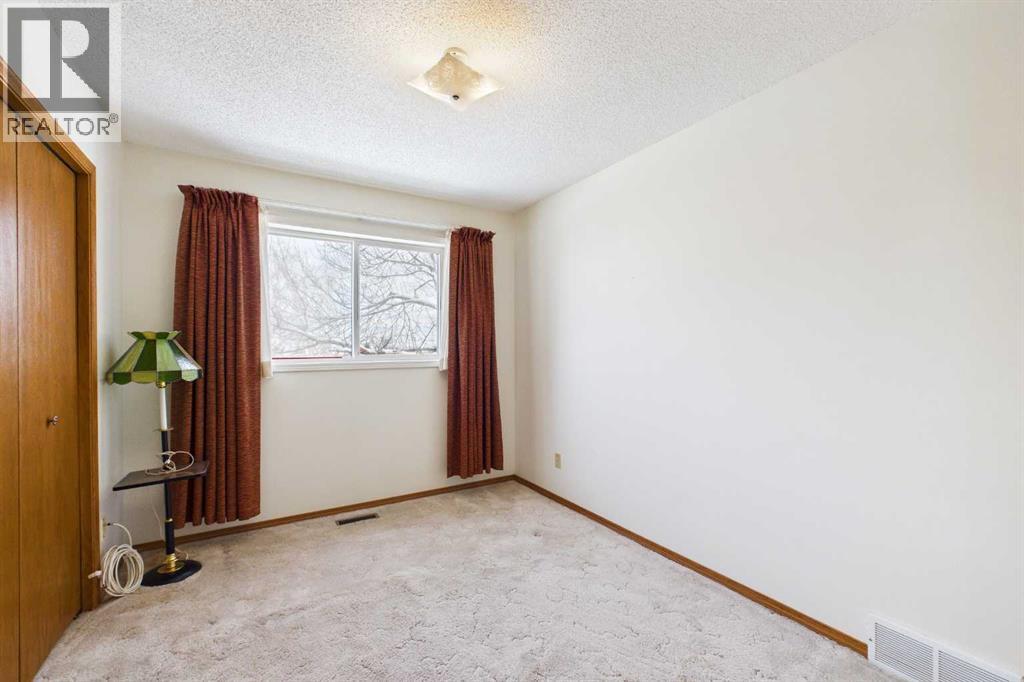 Single Family House for Sale in  Macewan Park Heights NW MacEwan Glen Calgary 