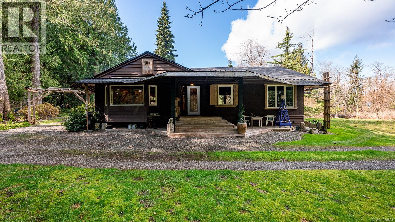 8131 Macartney Dr, Fanny Bay