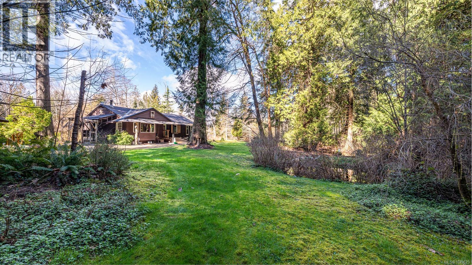 8131 Macartney Dr, Fanny Bay