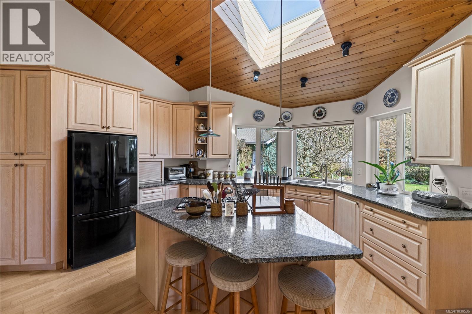 619 Johnstone Rd, Parksville