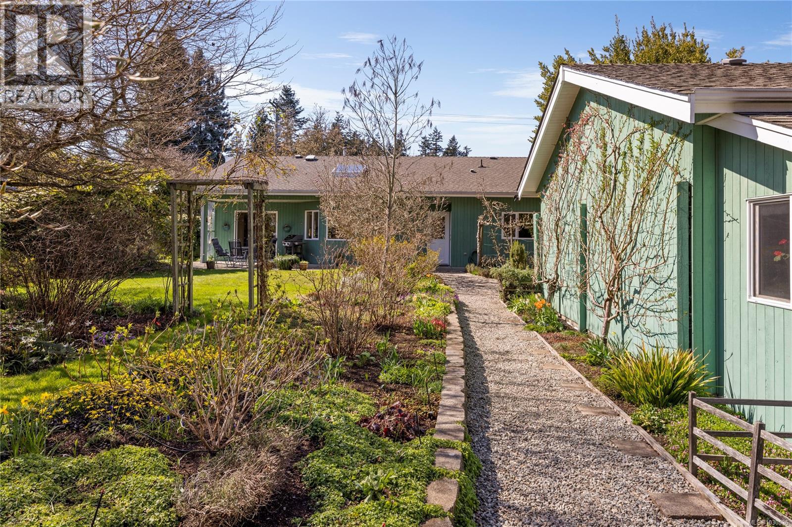 619 Johnstone Rd, Parksville