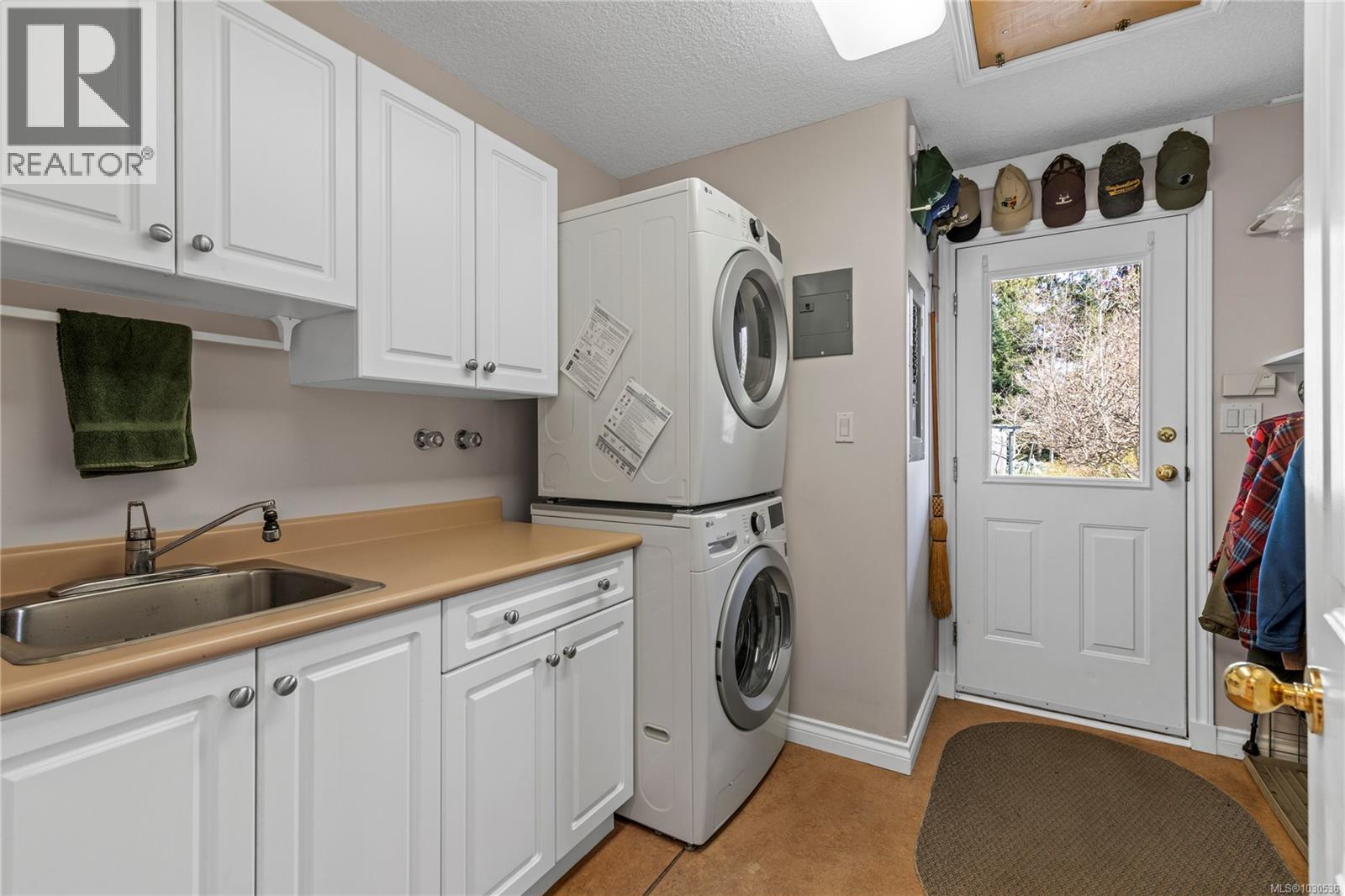 619 Johnstone Rd, Parksville