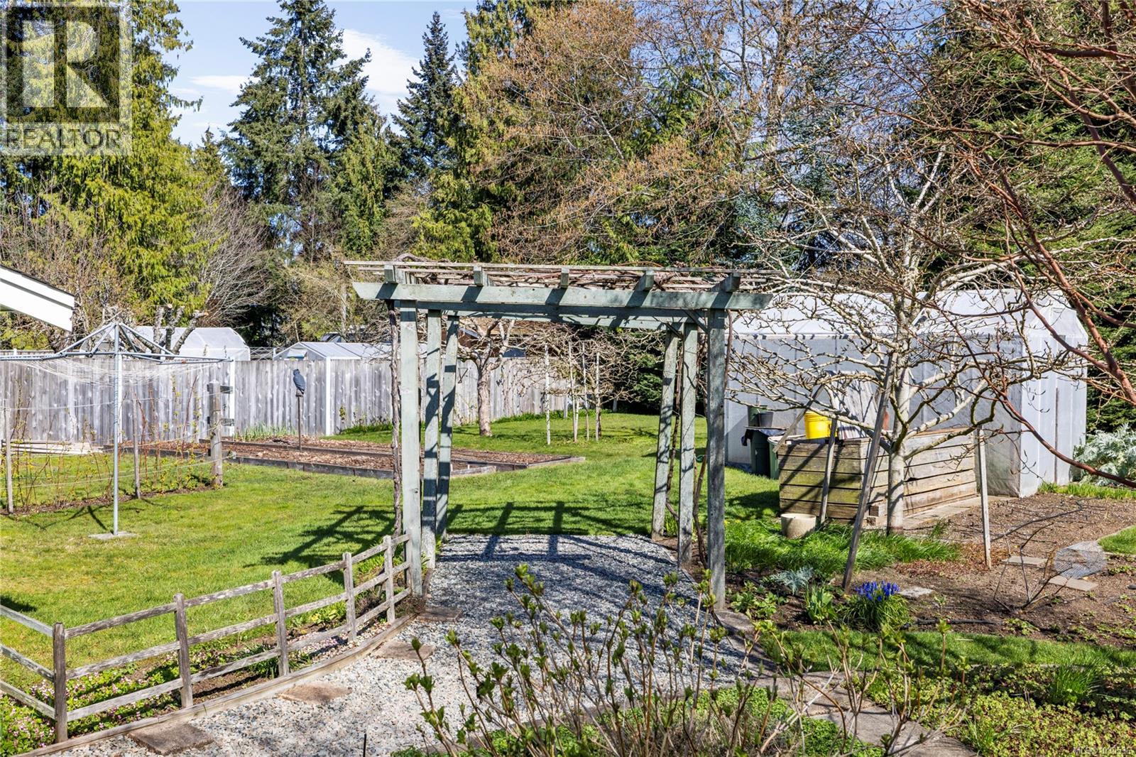 619 Johnstone Rd, Parksville